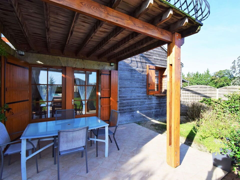 Plant, Table, Wood, Interior Design, Cottage, Shade, Leisure, Tree, Chair, Sky
