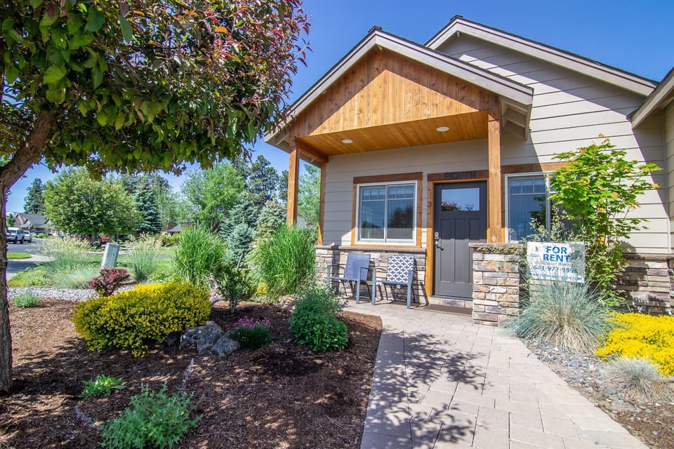 Sisters Executive suite unit 3 ( south unit)