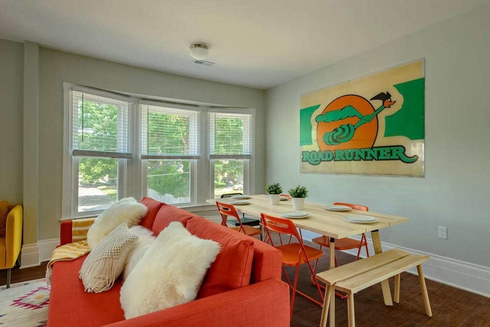 "Looks just like the pictures, very comfy. Kind hosts as well" - Justin, 5 Star Review