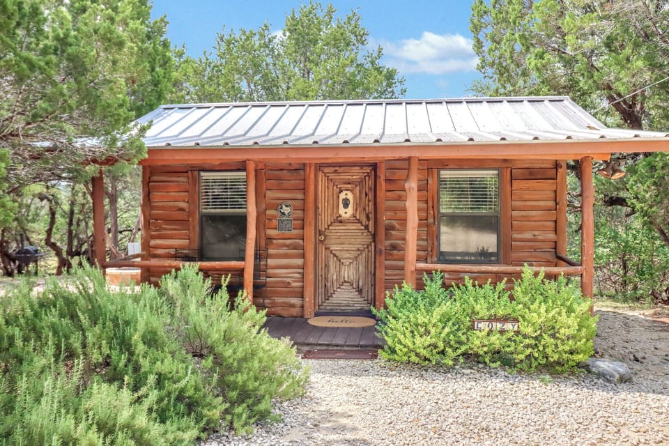 Front of Cozy Cabin with covered porch