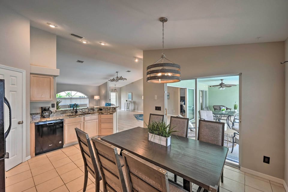 Dining Area | Dishes & Flatware Provided