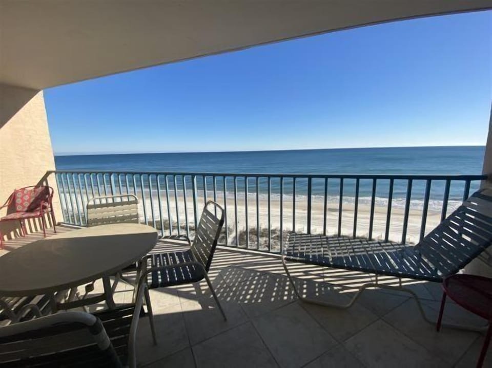Surfside Shores, 2 bedroom 2 bathroom, 8th floor, sleeps 8. Managed by Island Rentals