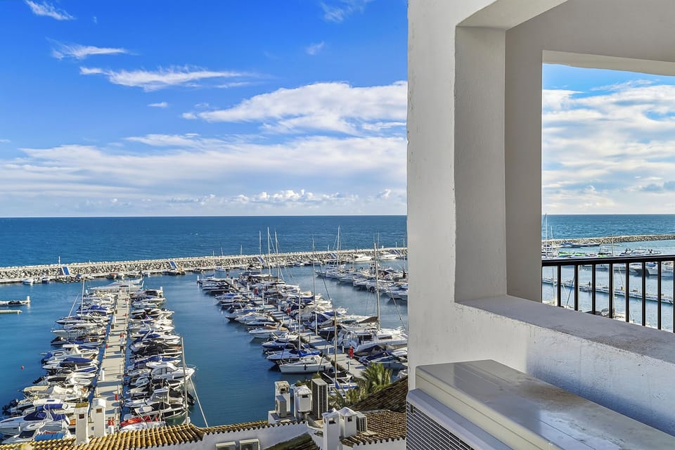 Holiday Penthouse with sea views Puerto Banus.