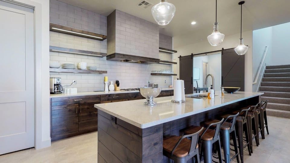 Seating for up to 7 at the kitchen island