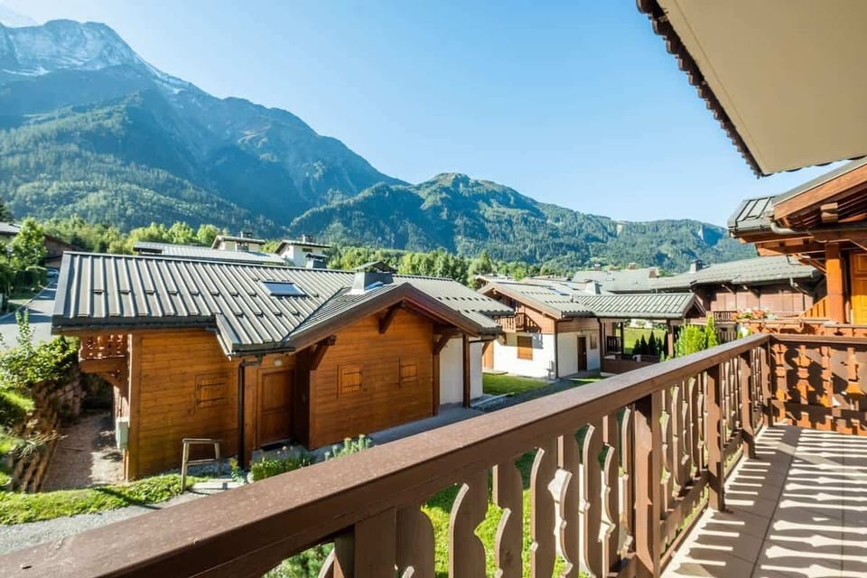 Panoramic view of Mont Blanc Mountain range 