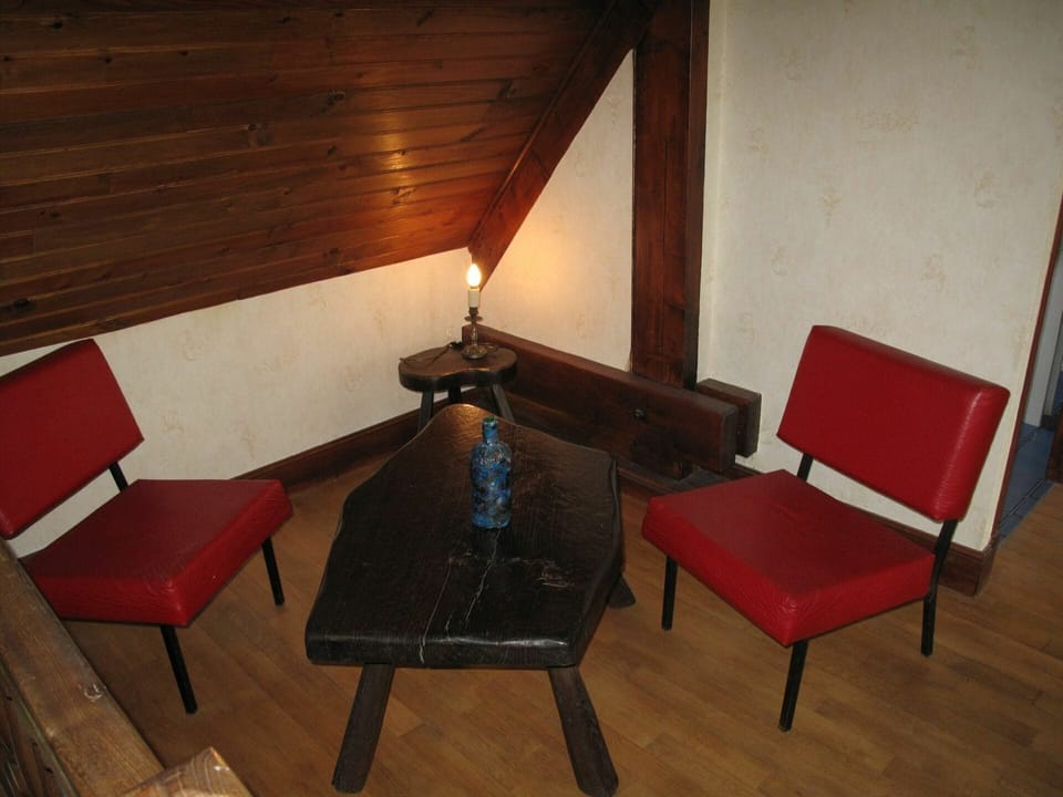 Furniture, Property, Comfort, Couch, Wood, Building, Interior Design, House, Living Room, Flooring