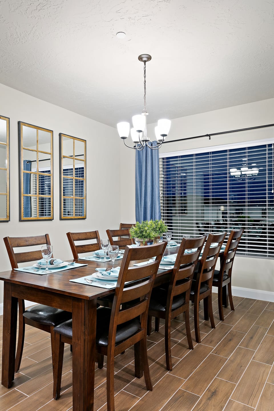 Dining Area.  Seating for 10 people.