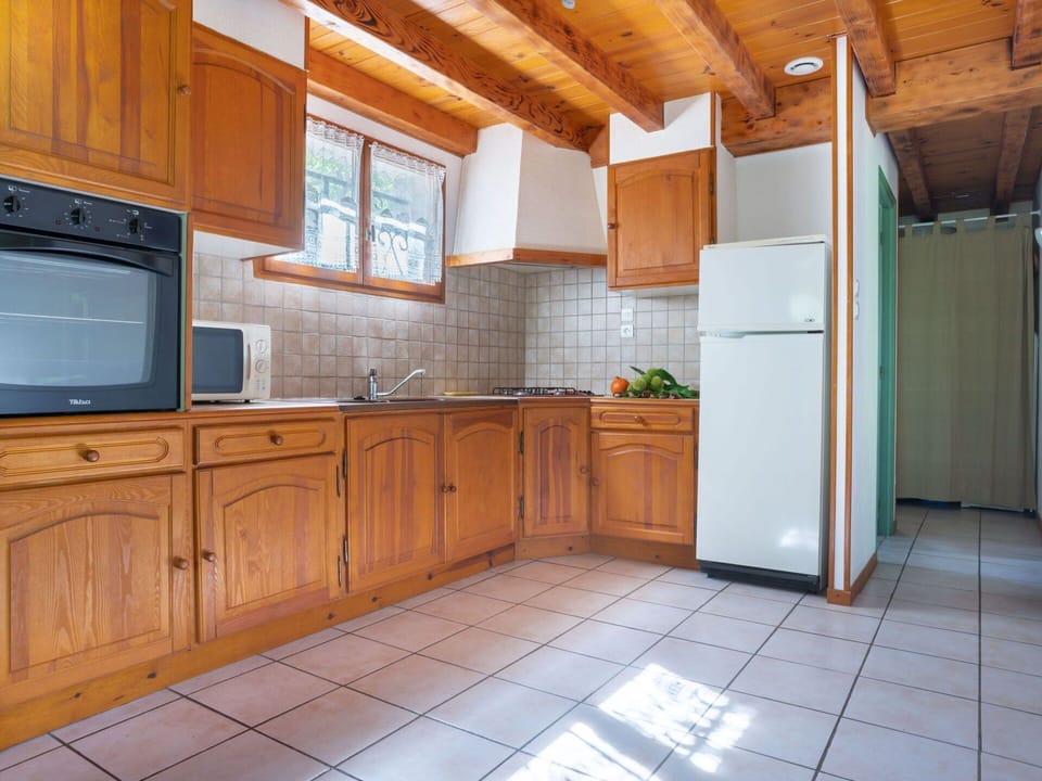 Cabinetry, Countertop, Property, Building, Kitchen Appliance, Wood, Kitchen, Interior Design, Lighting, Window
