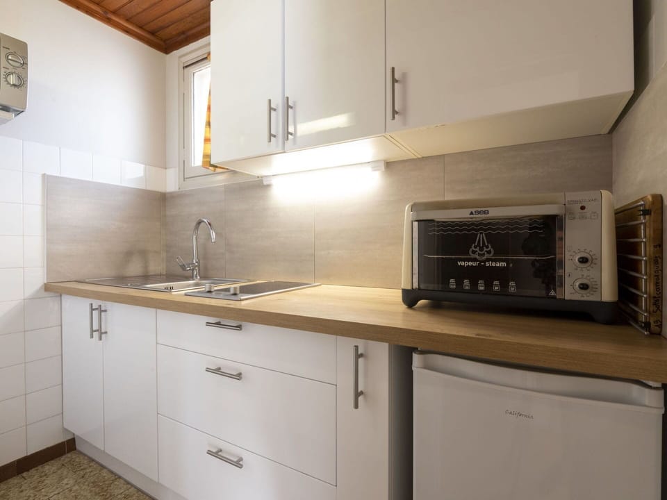 Cabinetry, Kitchen Sink, Tap, Sink, Countertop, Kitchen, Wood, Interior Design, Building, Kitchen Stove