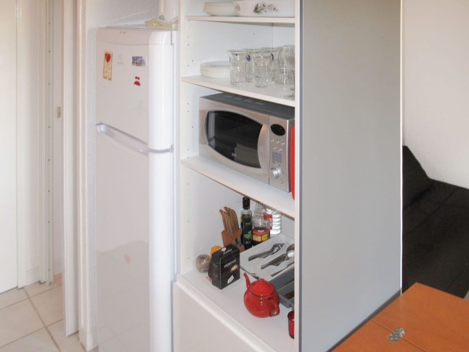 Room, Furniture, Home Appliance, Shelf, Major Appliance
