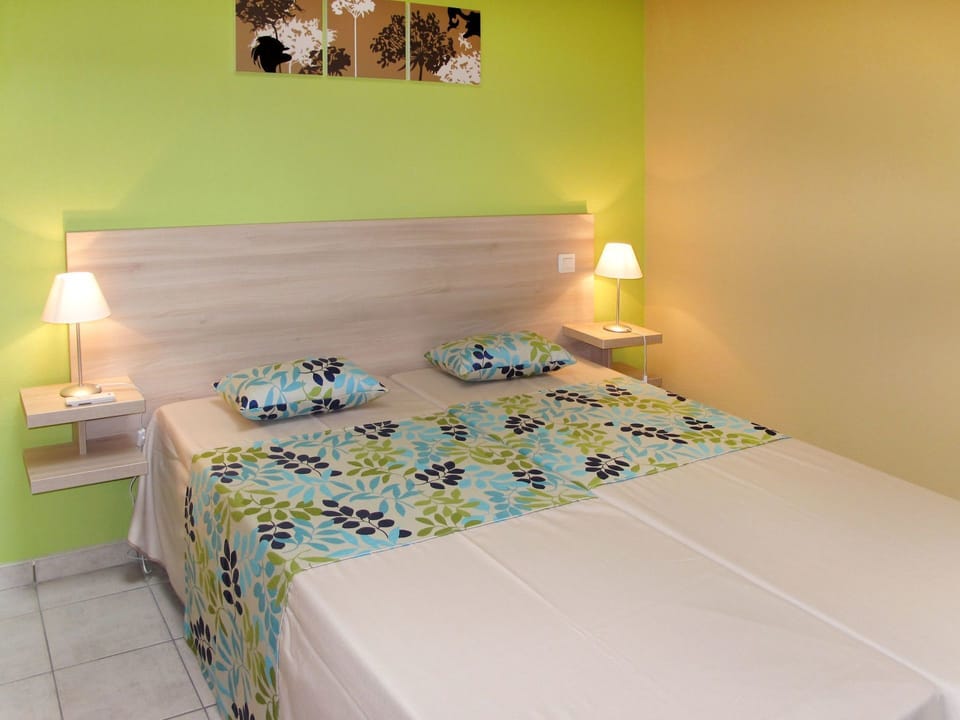 Bedroom, Room, Bed, Furniture, Property, Bed Sheet, Interior Design, Bed Frame, Wall, Bedding