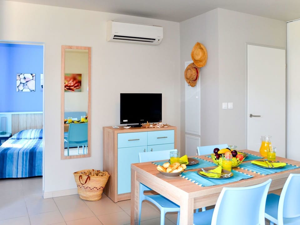 Room, Furniture, Blue, Yellow, Orange, Turquoise, Property, Interior Design, Floor, Wall