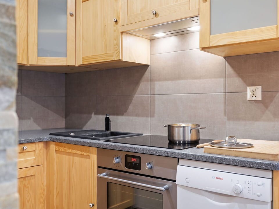 Countertop, Cabinetry, Furniture, Building, Property, Kitchen Stove, Wood, Kitchen, Interior Design, Lighting