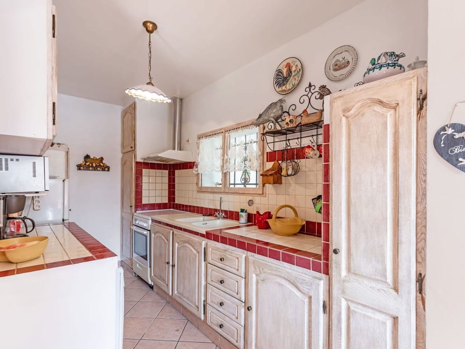 Cabinetry, Furniture, Property, Countertop, Wood, Kitchen, Interior Design, Drawer, Building, Floor