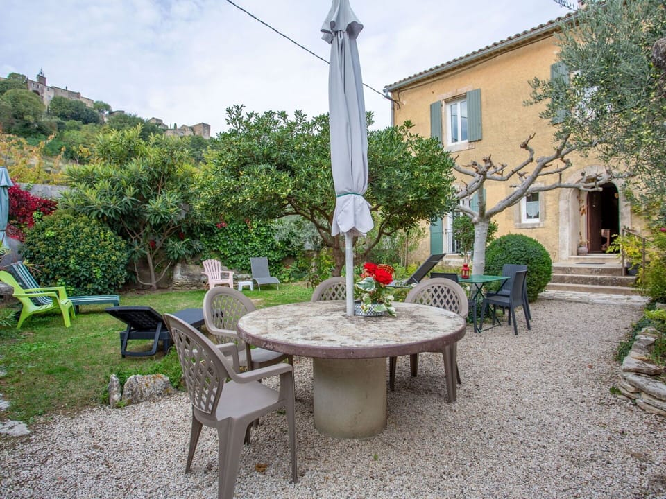 Plant, Flower, Sky, Furniture, Property, Building, Table, Cloud, Window, Architecture
