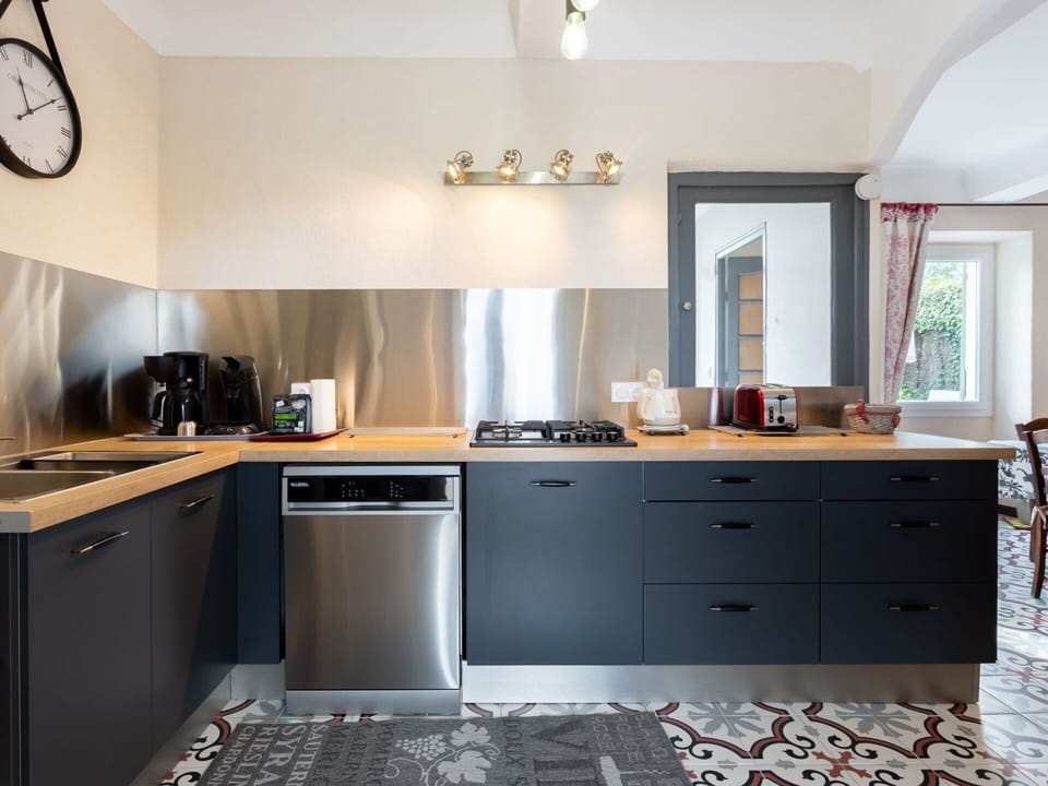 Cabinetry, Countertop, Furniture, Property, Window, Wood, Drawer, Flooring, Kitchen