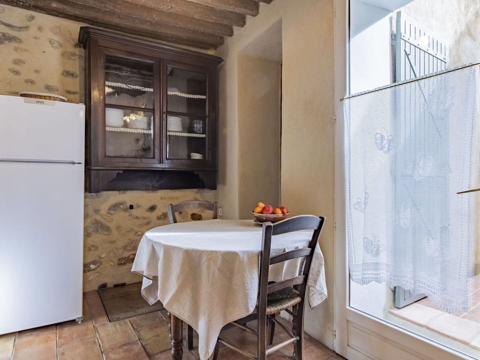 Table, Property, Furniture, Chair, Wood, Interior Design, Window, Floor, Flooring, Hardwood