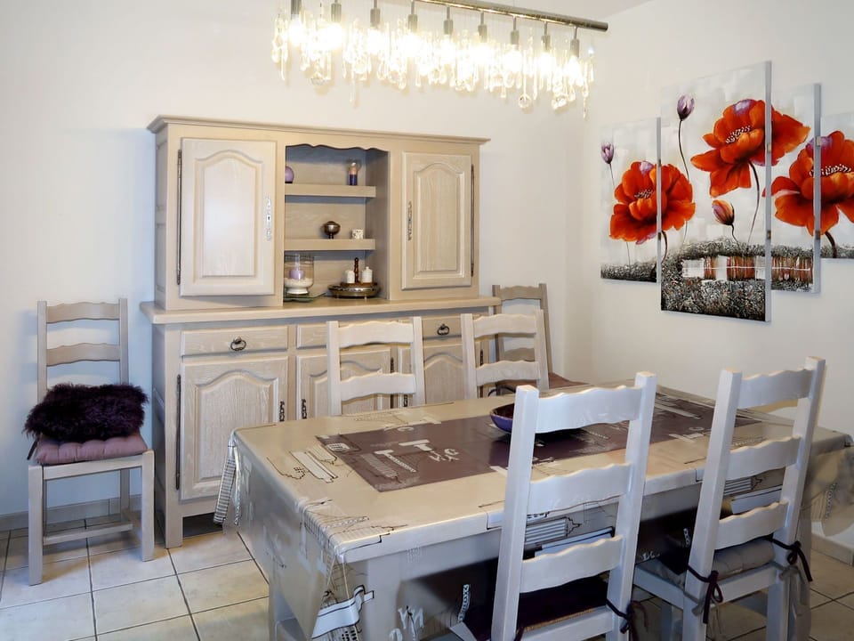 Room, Furniture, Interior Design, Property, Table, Dining Room, Living Room, House, Building, Design