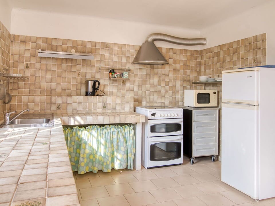 Cabinetry, Countertop, Property, Building, Kitchen, Kitchen Stove, Wood, Interior Design, Exhaust Hood, Flooring