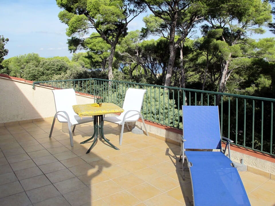 Property, Table, Furniture, Tree, Chair, Shade, Outdoor Furniture, Outdoor Table, Building, Sky