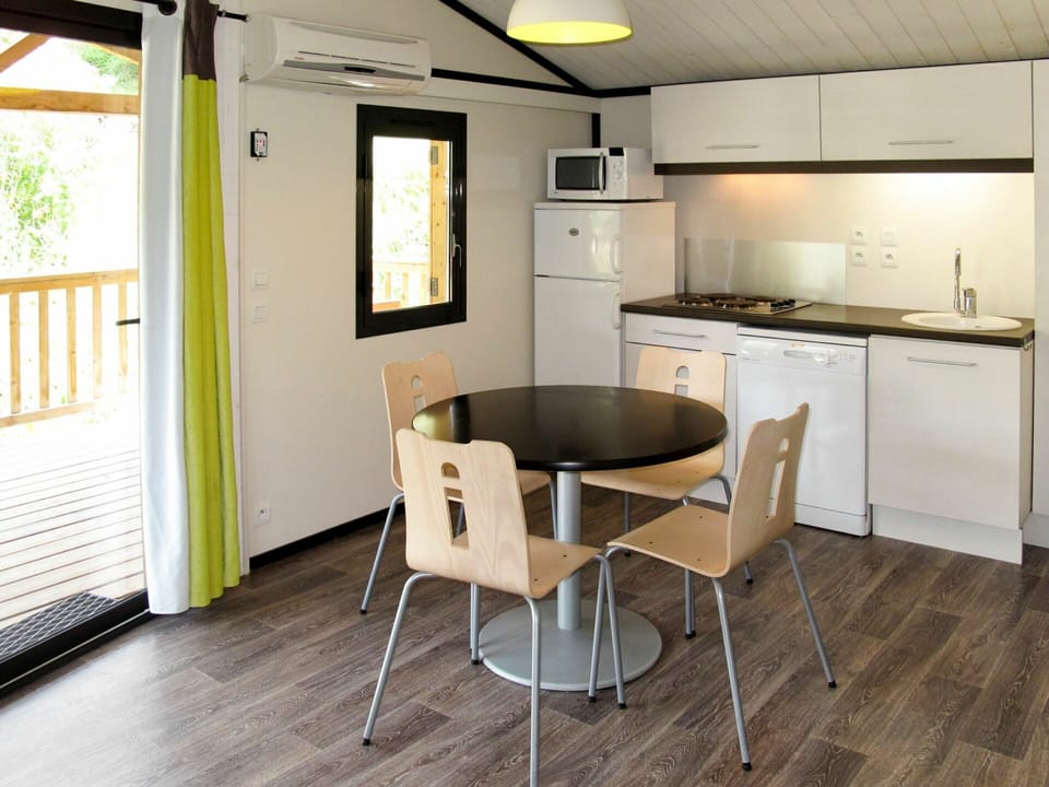 Room, Furniture, Property, Interior Design, Building, Floor, Ceiling, House, Table, Kitchen