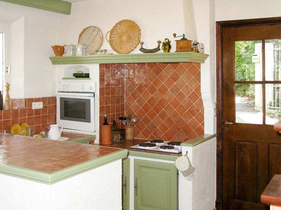 Room, Furniture, Property, Countertop, Kitchen, Cabinetry, Tile, House, Kitchen Stove, Interior Design