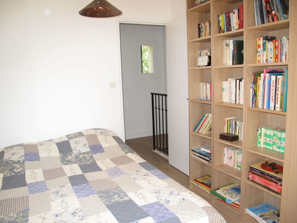 Property, Furniture, Shelf, Bookcase, Comfort, Wood, Interior Design, Floor, Shelving, Bed Frame