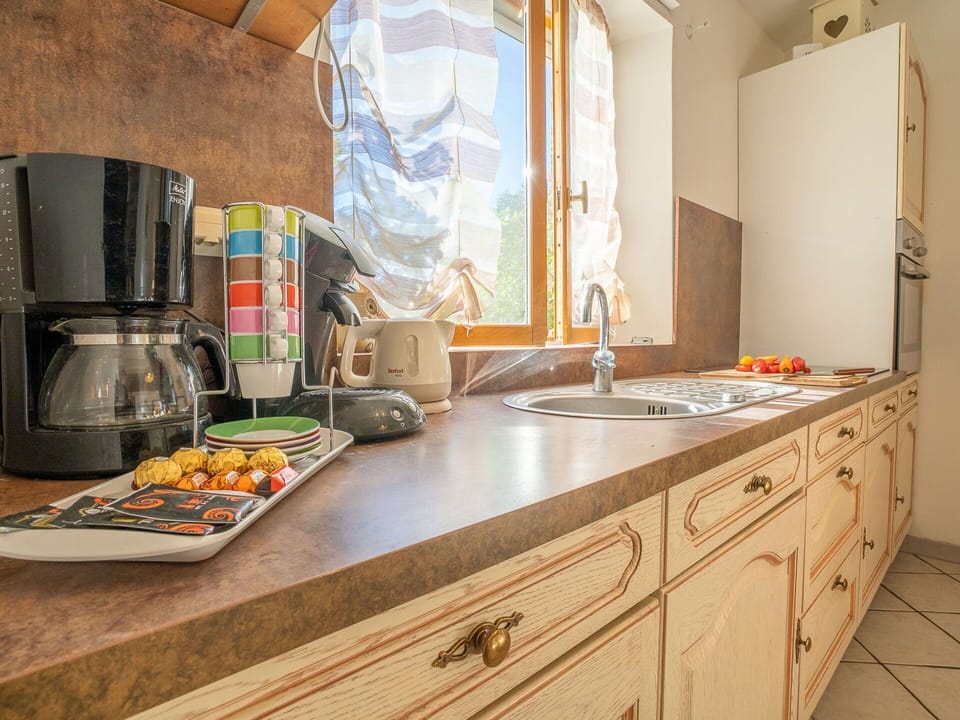 Cabinetry, Countertop, Tap, Sink, Kitchen Sink, Property, Kitchen, Plumbing Fixture, Building, Wood