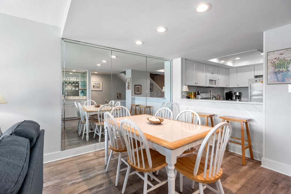 QD4: Quite Right l Mid Level Dining Area
