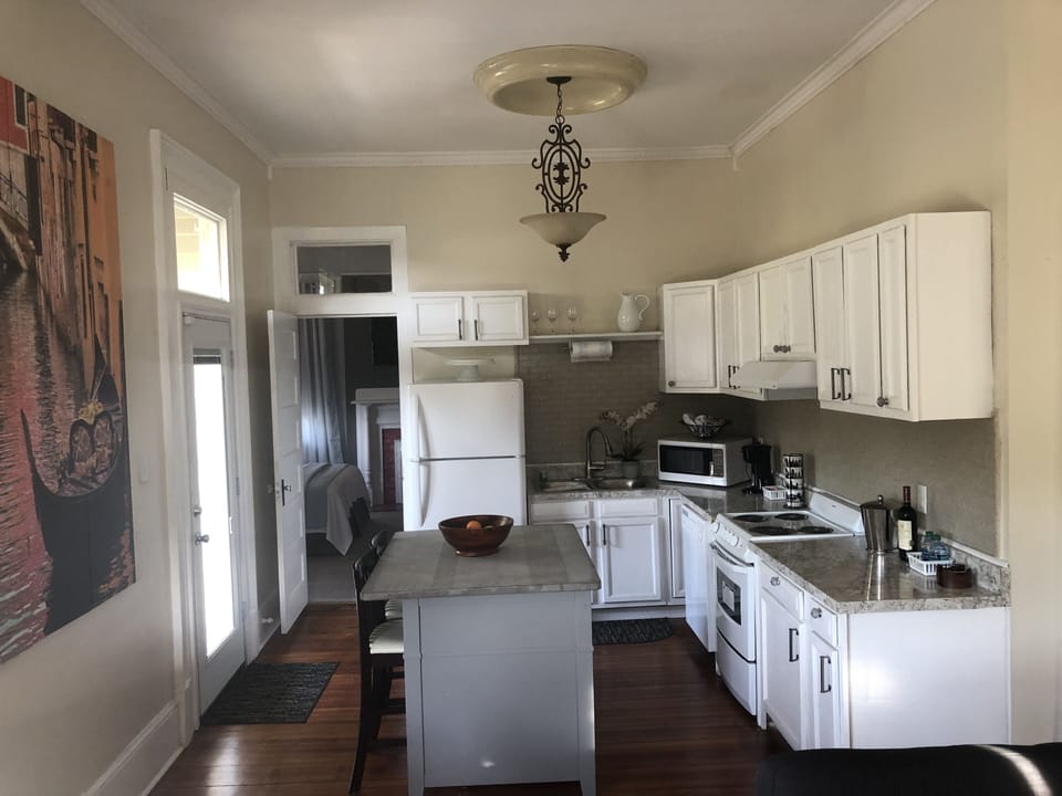 Upper level kitchen 