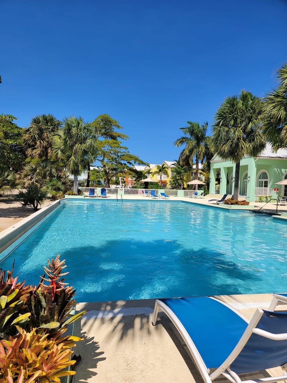 Negril Jamaica  
3 bedroom beachfront Villa in gated community 
Pool  A/C tennis