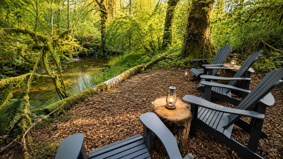 Secret little spot for relaxing right above the creek (be mindful, no railing)