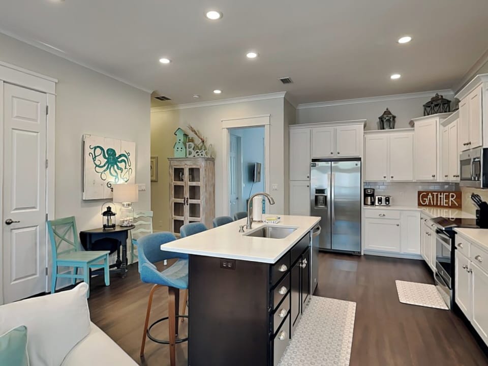 Kitchen Island Seating, First Floor