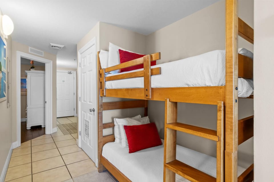 Bunk Alcove