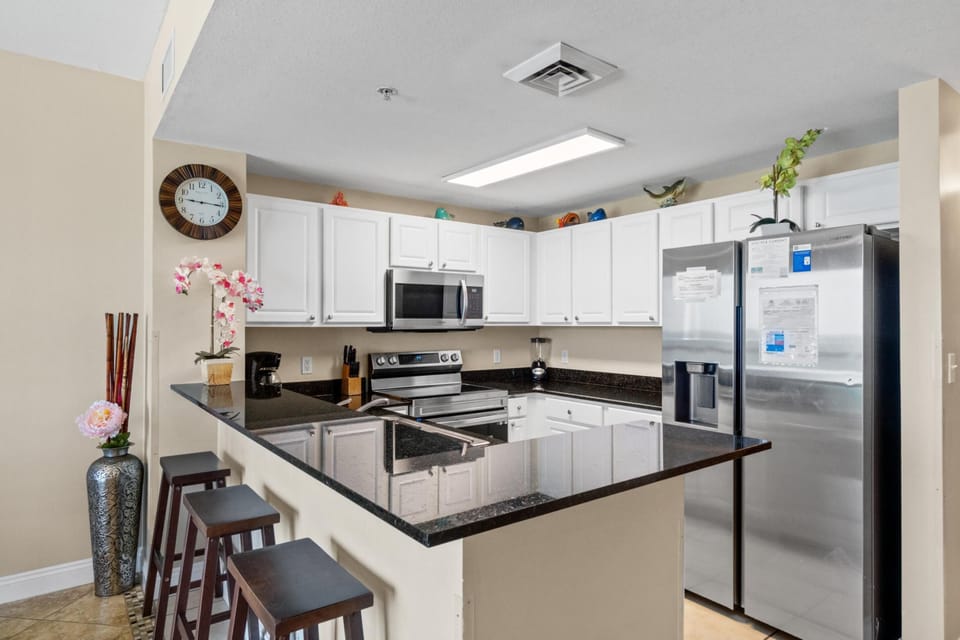 Kitchen with Breakfast Bar