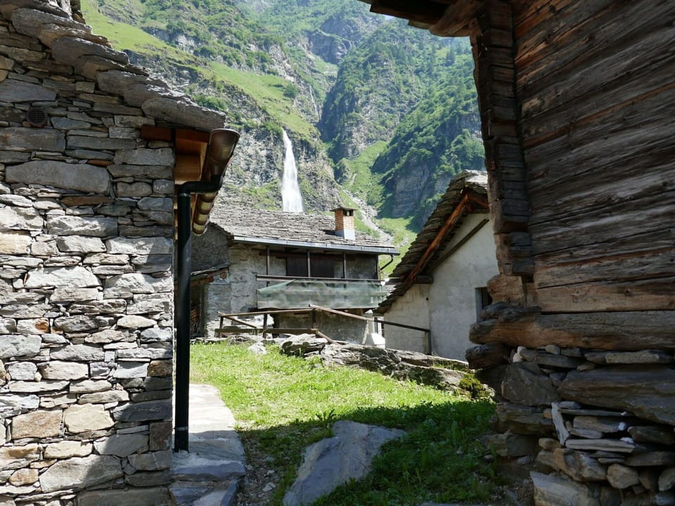 Wall, House, Building, Stone Wall, Ruins, Mountain, Rock, Architecture, Rural Area, Grass