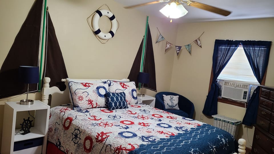 Guest Bedroom - Queen bed