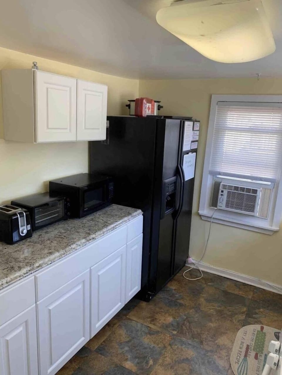 Full Kitchen w/Microwave, Toaster Oven & Toaster