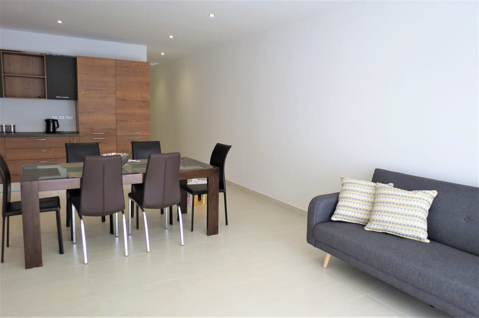 Living/dining area