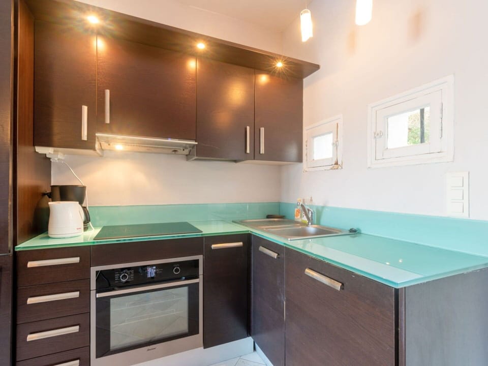 Countertop, Cabinetry, Tap, Property, Kitchen Sink, Sink, Furniture, Plumbing Fixture, Kitchen, Kitchen Appliance