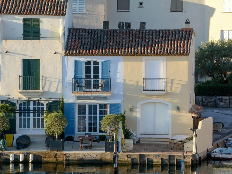 Property, House, Building, Architecture, Water, Waterway, Home, Facade, Real Estate, Neighbourhood