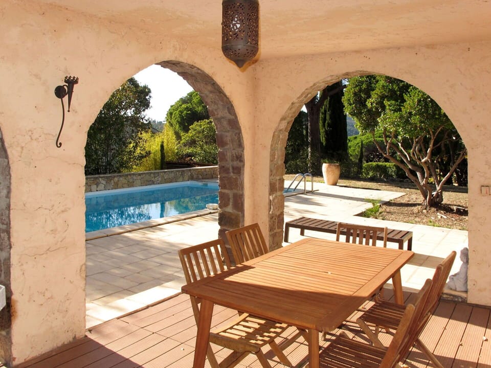 Property, Building, Furniture, Real Estate, Room, Table, House, Outdoor Furniture, Arch, Patio