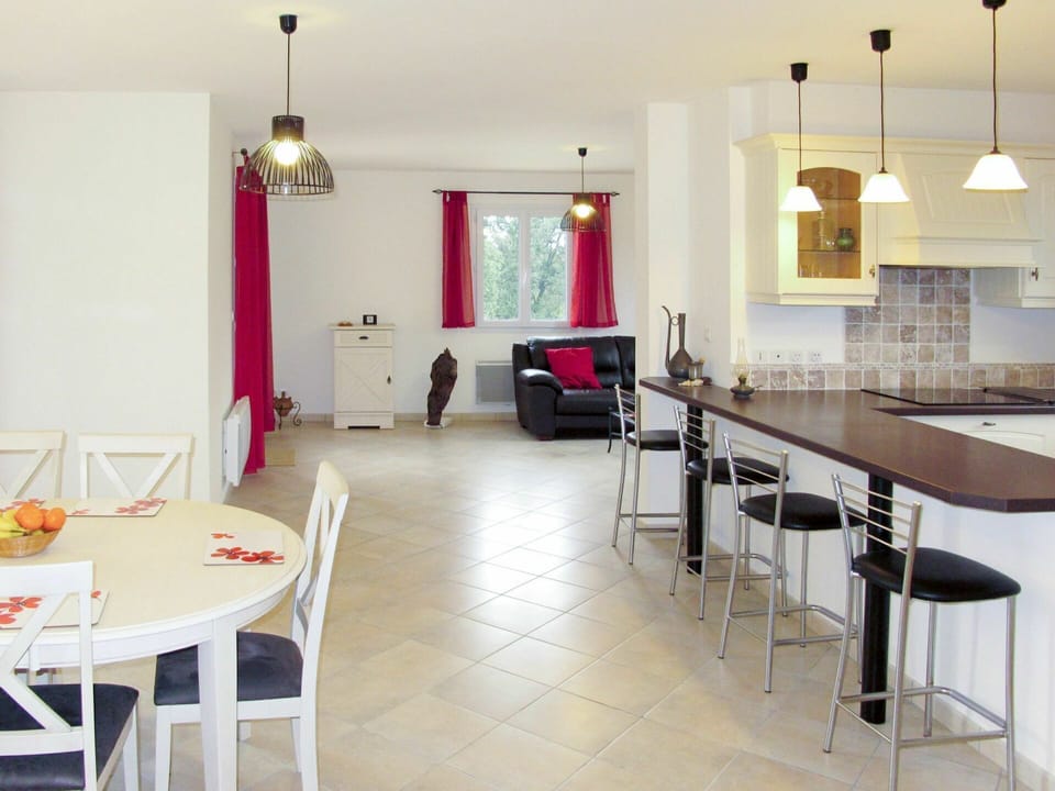 Room, Property, Interior Design, Building, Furniture, Floor, Ceiling, House, Table, Dining Room