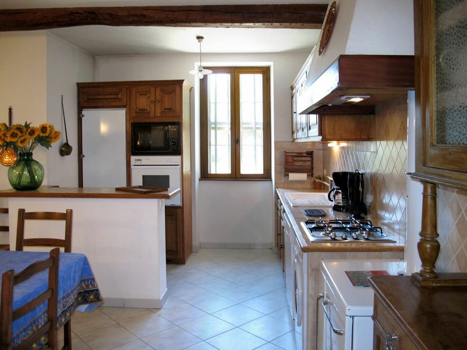 Countertop, Room, Property, Kitchen, Furniture, Building, Cabinetry, Interior Design, House, Floor