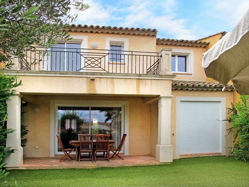 Property, House, Home, Building, Real Estate, Facade, Residential Area, Backyard, Architecture, Estate