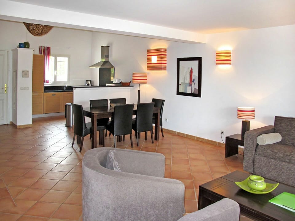 Room, Property, Living Room, Interior Design, Building, Furniture, Floor, Wall, House, Real Estate