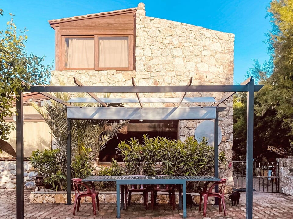 Architecture, Shade, Outdoor Structure, Chair, Garden, Pergola, Flowerpot, Awning, Landscaping, Outdoor Furniture