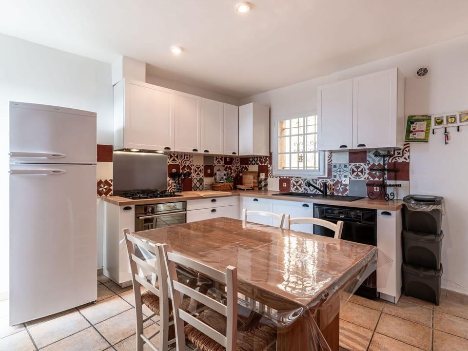 Cabinetry, Countertop, Furniture, Property, Table, Kitchen Stove, Kitchen, Kitchen Appliance, Wood, Interior Design