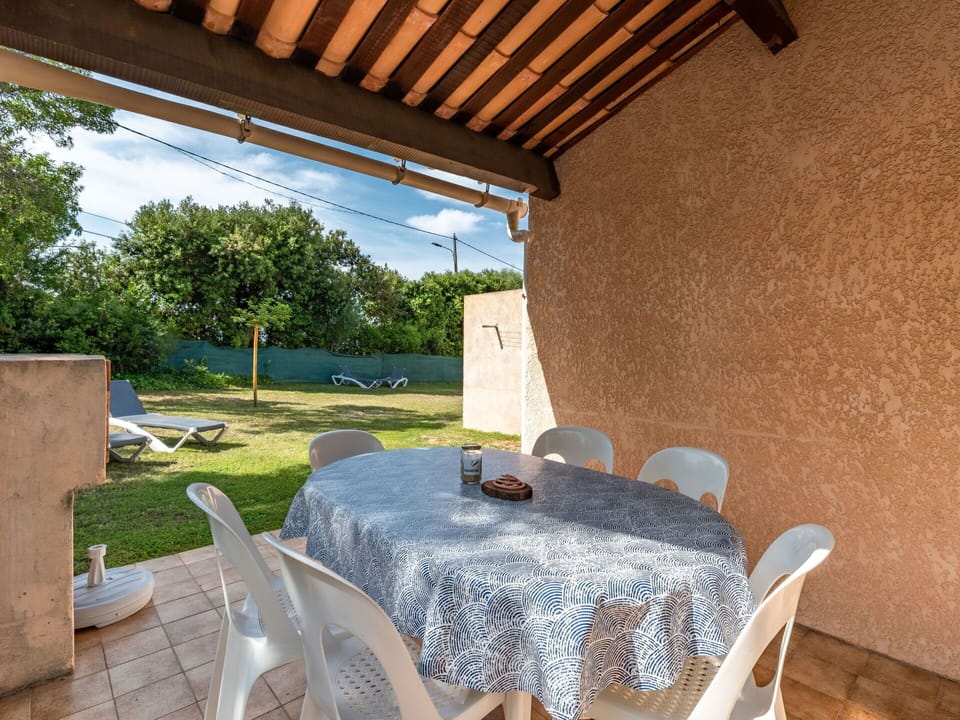 Plant, Table, Furniture, Property, Chair, Shade, Wood, Interior Design, Tableware, Sky