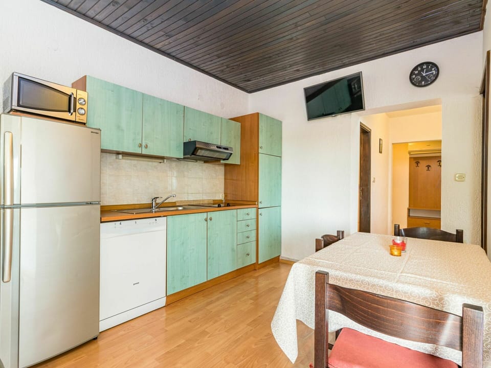 Cabinetry, Furniture, Property, Countertop, Building, Wood, Kitchen Stove, Kitchen Appliance, Interior Design, House